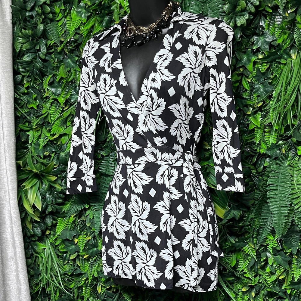 Diane von Furstenberg Jumpsuit 0 Shorts Romper Floral Print 3/4 Sleeve Mini 2976